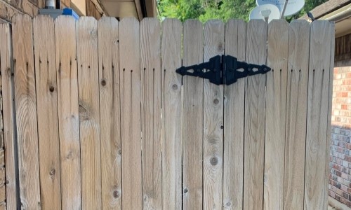 Can I Clean My Fence with Bleach? Thumbnail